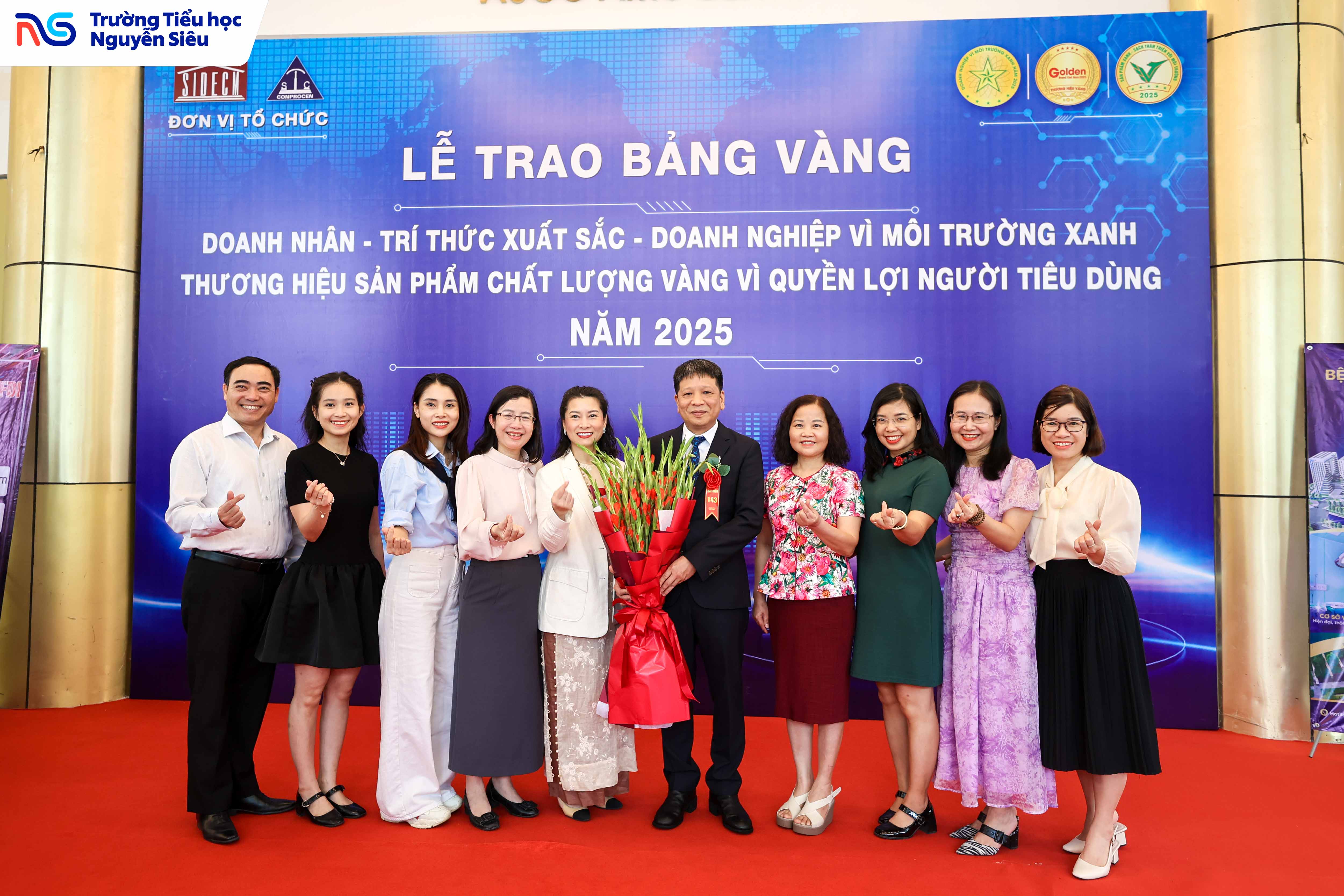 Thầy Hạnh nhân giải